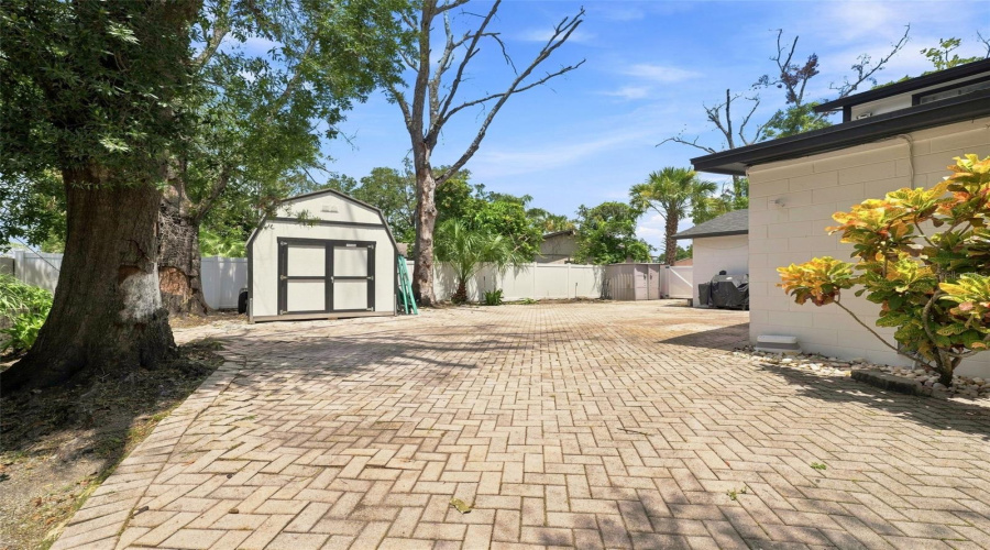 Tampa, Florida 33634, 4 Bedroom Bedrooms, ,2 Bathroombathrooms,Residential,For Sale,Woodkirk,0,Mfrtb8537226