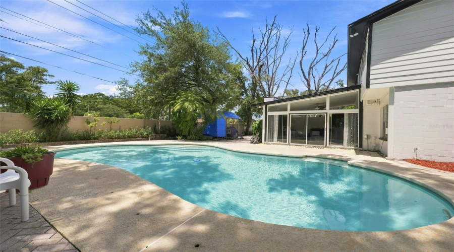 Tampa, Florida 33634, 4 Bedroom Bedrooms, ,2 Bathroombathrooms,Residential,For Sale,Woodkirk,0,Mfrtb8537226