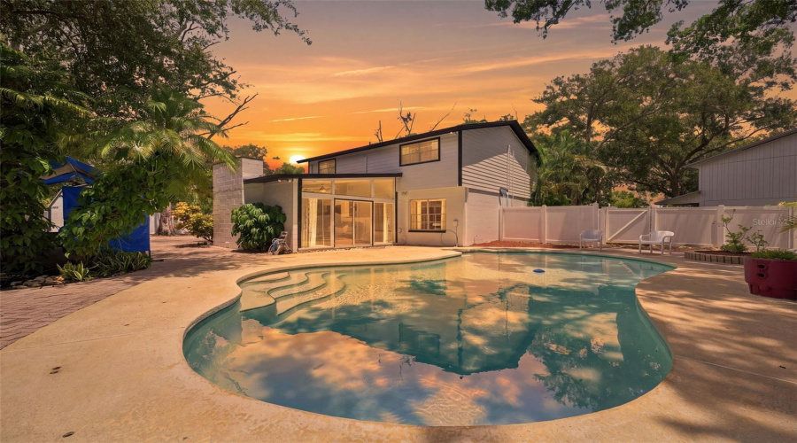Tampa, Florida 33634, 4 Bedroom Bedrooms, ,2 Bathroombathrooms,Residential,For Sale,Woodkirk,0,Mfrtb8537226
