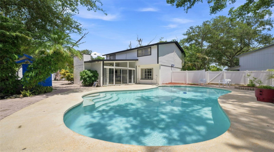 Tampa, Florida 33634, 4 Bedroom Bedrooms, ,2 Bathroombathrooms,Residential,For Sale,Woodkirk,0,Mfrtb8537226