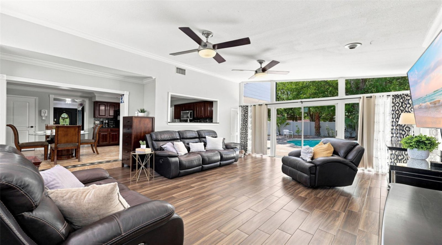 Tampa, Florida 33634, 4 Bedroom Bedrooms, ,2 Bathroombathrooms,Residential,For Sale,Woodkirk,0,Mfrtb8537226