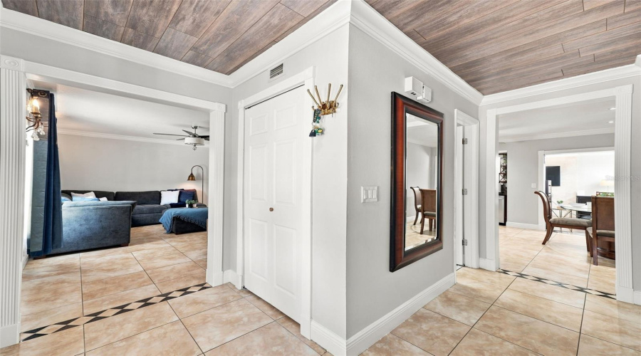Tampa, Florida 33634, 4 Bedroom Bedrooms, ,2 Bathroombathrooms,Residential,For Sale,Woodkirk,0,Mfrtb8537226