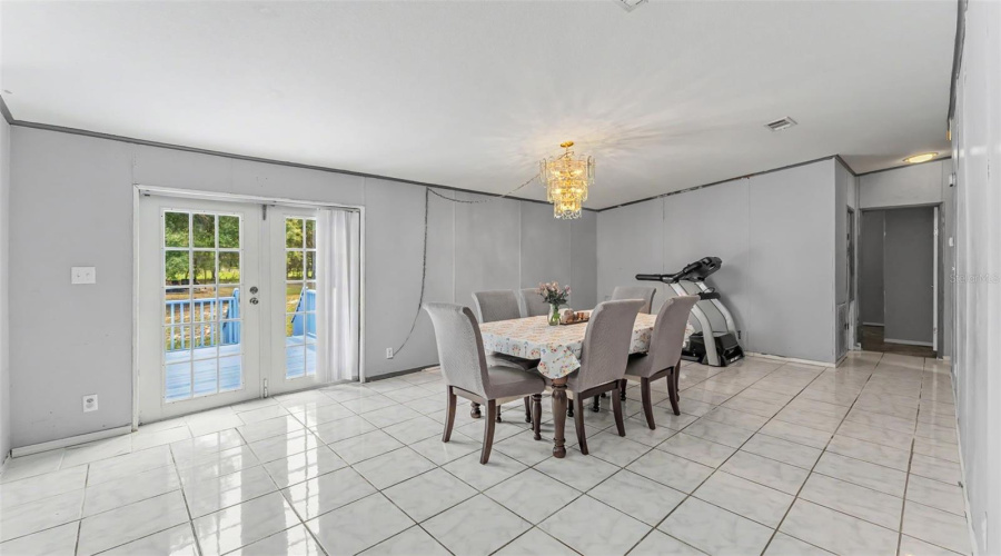 Lakeland, Florida 33810, 5 Bedroom Bedrooms, ,2 Bathroombathrooms,Residential,For Sale,Walnut,0,Mfrl4962479