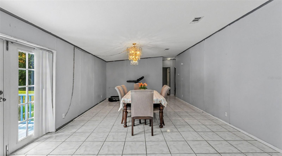 Lakeland, Florida 33810, 5 Bedroom Bedrooms, ,2 Bathroombathrooms,Residential,For Sale,Walnut,0,Mfrl4962479