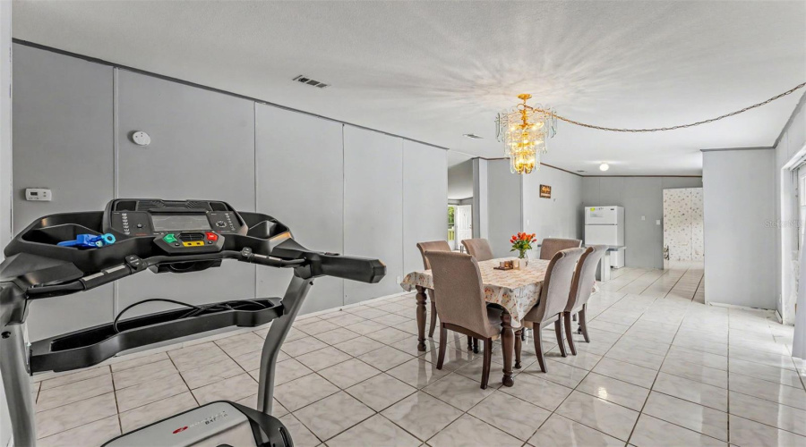 Lakeland, Florida 33810, 5 Bedroom Bedrooms, ,2 Bathroombathrooms,Residential,For Sale,Walnut,0,Mfrl4962479