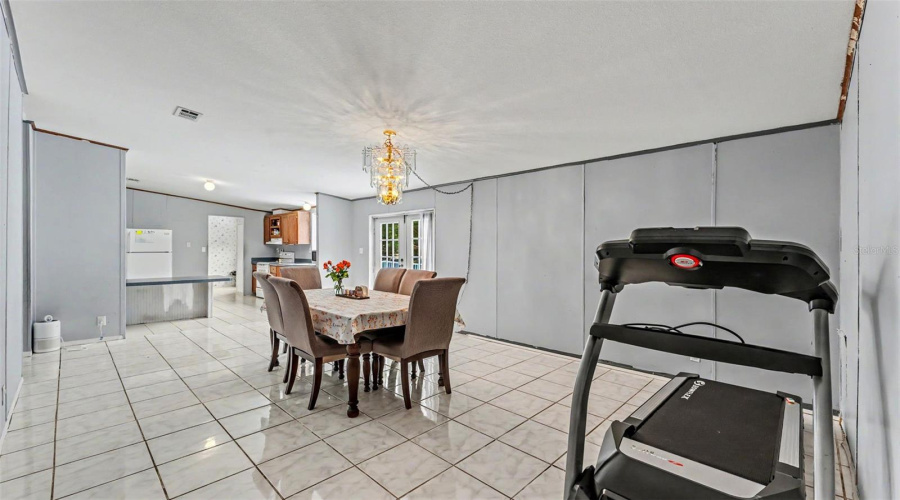 Lakeland, Florida 33810, 5 Bedroom Bedrooms, ,2 Bathroombathrooms,Residential,For Sale,Walnut,0,Mfrl4962479