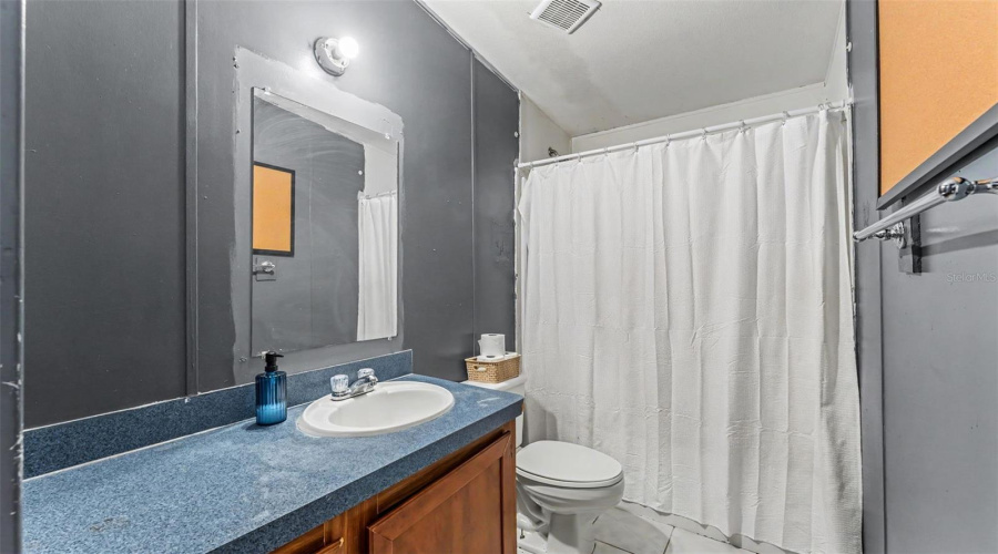 Lakeland, Florida 33810, 5 Bedroom Bedrooms, ,2 Bathroombathrooms,Residential,For Sale,Walnut,0,Mfrl4962479