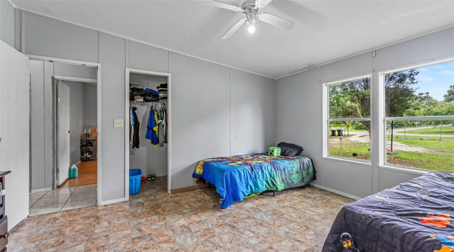 Lakeland, Florida 33810, 5 Bedroom Bedrooms, ,2 Bathroombathrooms,Residential,For Sale,Walnut,0,Mfrl4962479