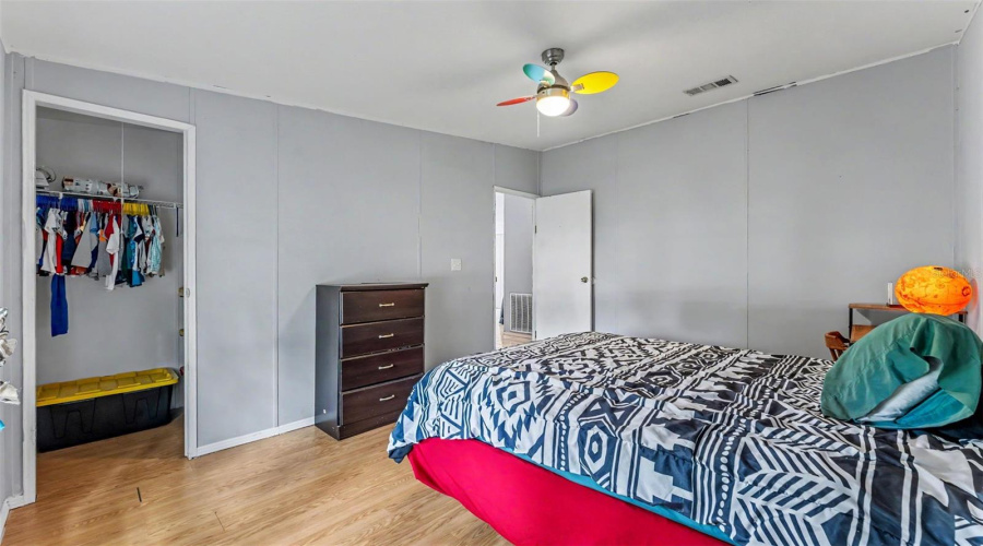 Lakeland, Florida 33810, 5 Bedroom Bedrooms, ,2 Bathroombathrooms,Residential,For Sale,Walnut,0,Mfrl4962479