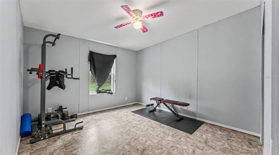 Lakeland, Florida 33810, 5 Bedroom Bedrooms, ,2 Bathroombathrooms,Residential,For Sale,Walnut,0,Mfrl4962479