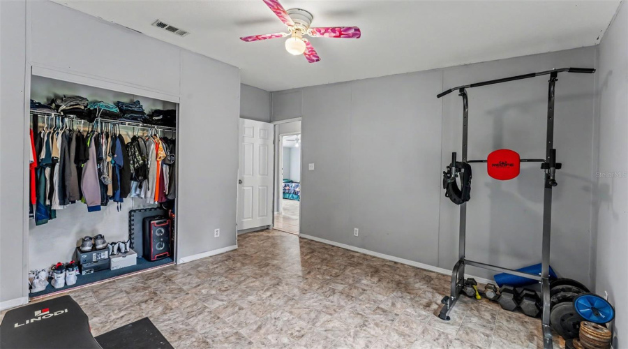 Lakeland, Florida 33810, 5 Bedroom Bedrooms, ,2 Bathroombathrooms,Residential,For Sale,Walnut,0,Mfrl4962479