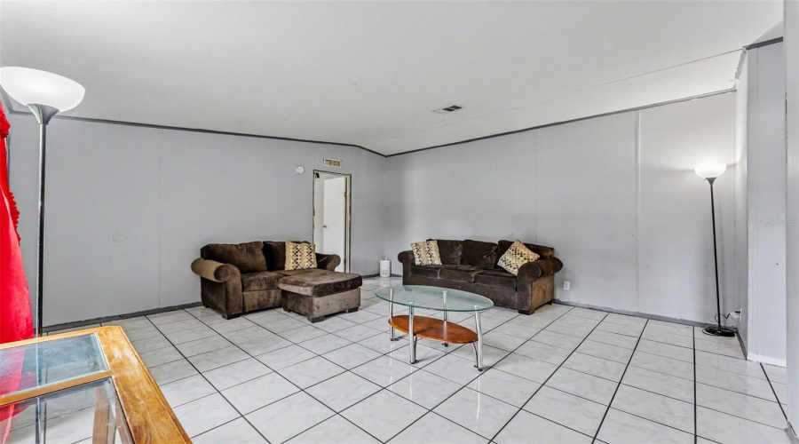 Lakeland, Florida 33810, 5 Bedroom Bedrooms, ,2 Bathroombathrooms,Residential,For Sale,Walnut,0,Mfrl4962479