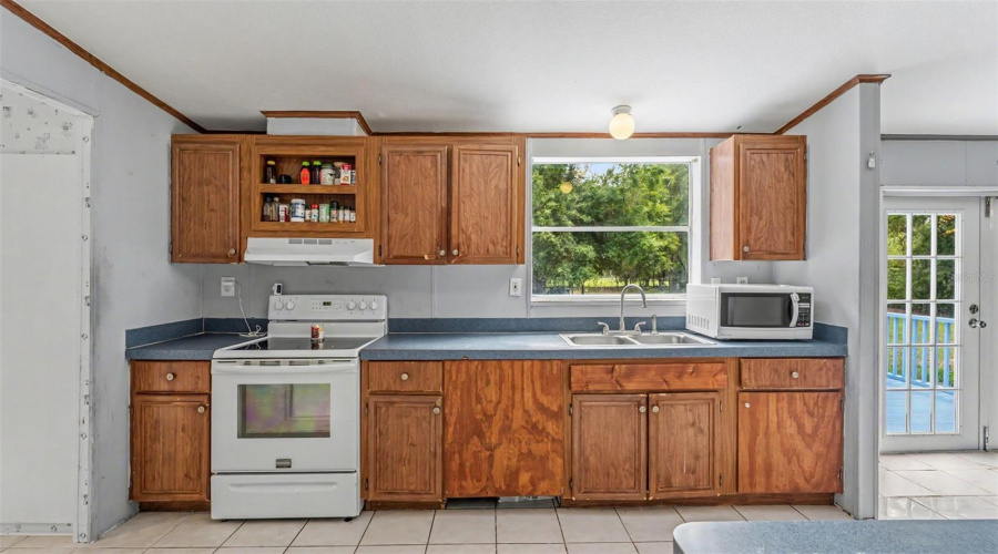 Lakeland, Florida 33810, 5 Bedroom Bedrooms, ,2 Bathroombathrooms,Residential,For Sale,Walnut,0,Mfrl4962479