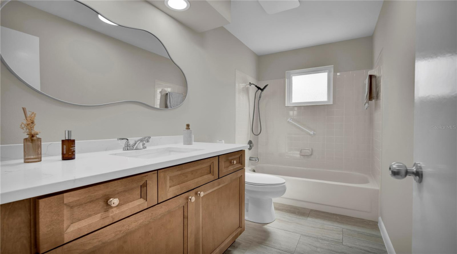 Leesburg, Florida 34788, 2 Bedroom Bedrooms, ,2 Bathroombathrooms,Residential,For Sale,Bonnie View,0,Mfrg5117030