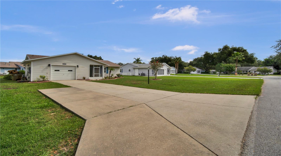 Leesburg, Florida 34788, 2 Bedroom Bedrooms, ,2 Bathroombathrooms,Residential,For Sale,Bonnie View,0,Mfrg5117030