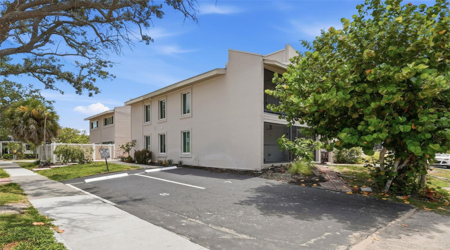 St Petersburg, Florida 33707, 2 Bedroom Bedrooms, ,1 Bathroombathrooms,Residential,For Sale,Beach,0,Mfrtb8521650