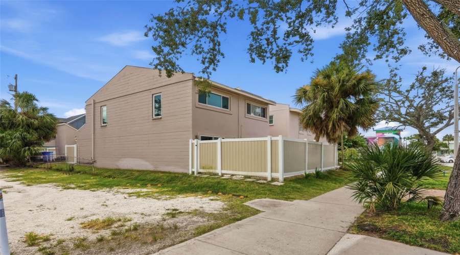St Petersburg, Florida 33707, 2 Bedroom Bedrooms, ,1 Bathroombathrooms,Residential,For Sale,Beach,0,Mfrtb8521650