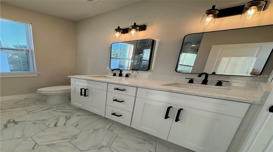 St Petersburg, Florida 33703, 7 Bedroom Bedrooms, ,5 Bathroombathrooms,Residential,For Sale,53Rd,0,Mfrtb8528660