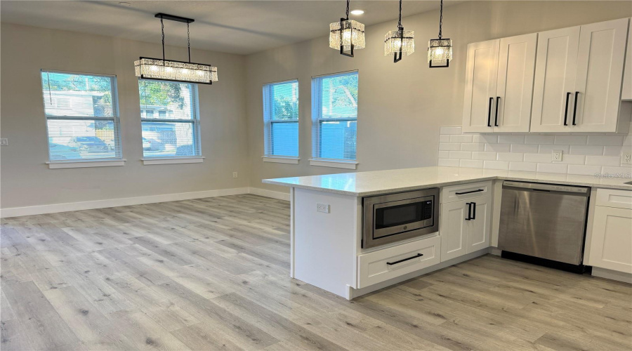 St Petersburg, Florida 33703, 7 Bedroom Bedrooms, ,5 Bathroombathrooms,Residential,For Sale,53Rd,0,Mfrtb8528660