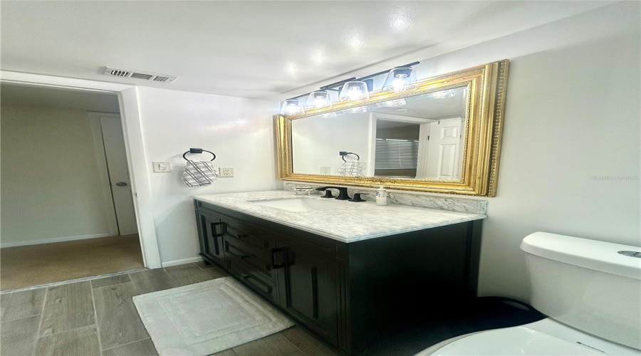 Primary En-Suite Bathroom