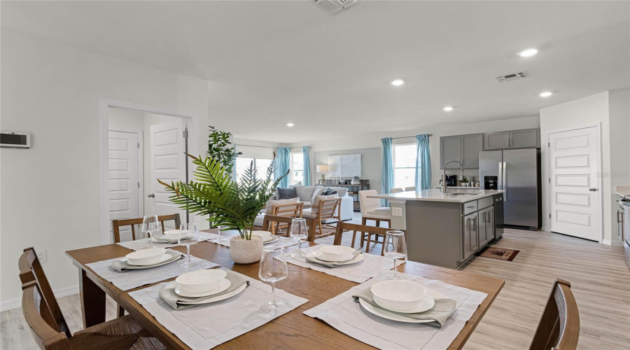Lakeland, Florida 33810, 5 Bedroom Bedrooms, ,3 Bathroombathrooms,Residential,For Sale,Forrest Fox,0,Mfro6401686
