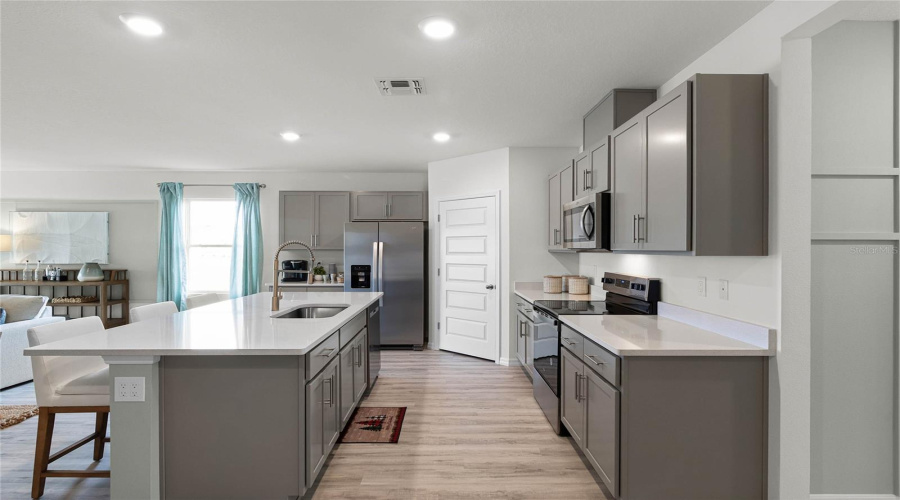 Lakeland, Florida 33810, 5 Bedroom Bedrooms, ,3 Bathroombathrooms,Residential,For Sale,Forrest Fox,0,Mfro6401686