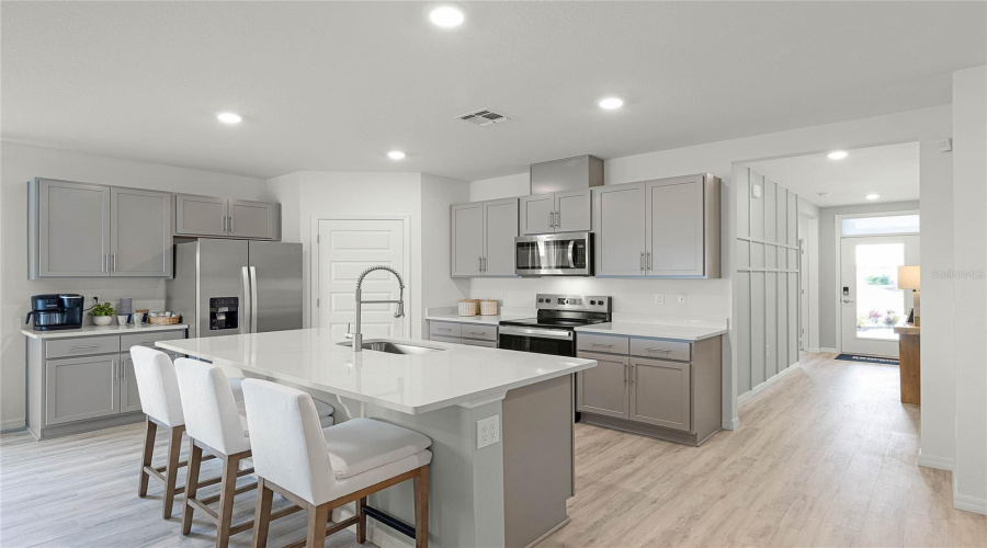 Lakeland, Florida 33810, 5 Bedroom Bedrooms, ,3 Bathroombathrooms,Residential,For Sale,Forrest Fox,0,Mfro6401686