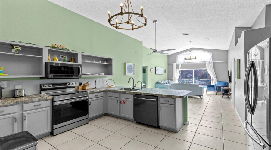 Kissimmee, Florida 34746, 5 Bedroom Bedrooms, ,3 Bathroombathrooms,Residential,For Sale,Lake Berkley,0,Mfro6436418