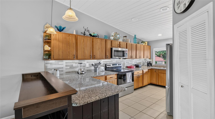Lake Wales, Florida 33898, 2 Bedroom Bedrooms, ,2 Bathroombathrooms,Residential,For Sale,Village,0,Mfrp4939713