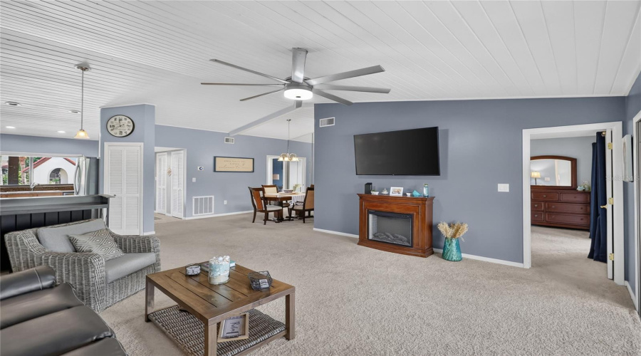 Lake Wales, Florida 33898, 2 Bedroom Bedrooms, ,2 Bathroombathrooms,Residential,For Sale,Village,0,Mfrp4939713