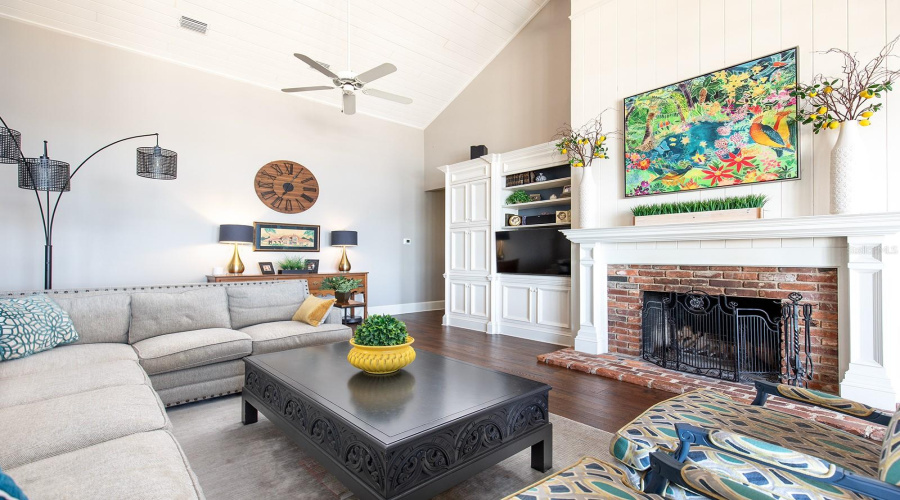 Seamless Space For Entertaining Or Large Gatherings.