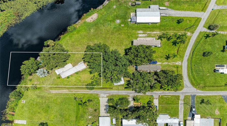 4000 Indiana Has 71' Waterfront