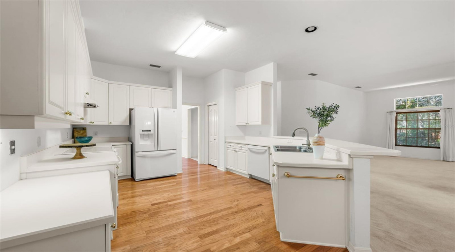 Gainesville, Florida 32607, 4 Bedroom Bedrooms, ,3 Bathroombathrooms,Residential,For Sale,82Nd,0,Mfrgc543012