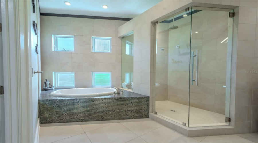Tampa, Florida 33611, 6 Bedroom Bedrooms, ,4 Bathroombathrooms,Residential,For Sale,Trilby,0,Mfrtb8513157