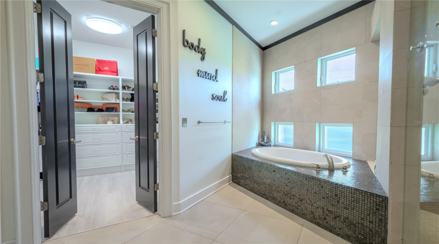 Tampa, Florida 33611, 6 Bedroom Bedrooms, ,4 Bathroombathrooms,Residential,For Sale,Trilby,0,Mfrtb8513157