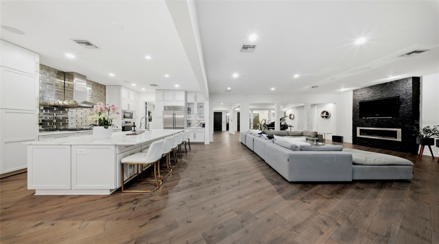 Tampa, Florida 33611, 6 Bedroom Bedrooms, ,4 Bathroombathrooms,Residential,For Sale,Trilby,0,Mfrtb8513157
