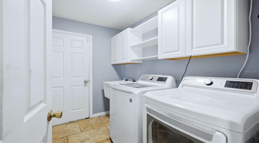 Plant City, Florida 33567, 4 Bedroom Bedrooms, ,3 Bathroombathrooms,Residential,For Sale,Windmill Pointe Dr,0,Mfra4685637