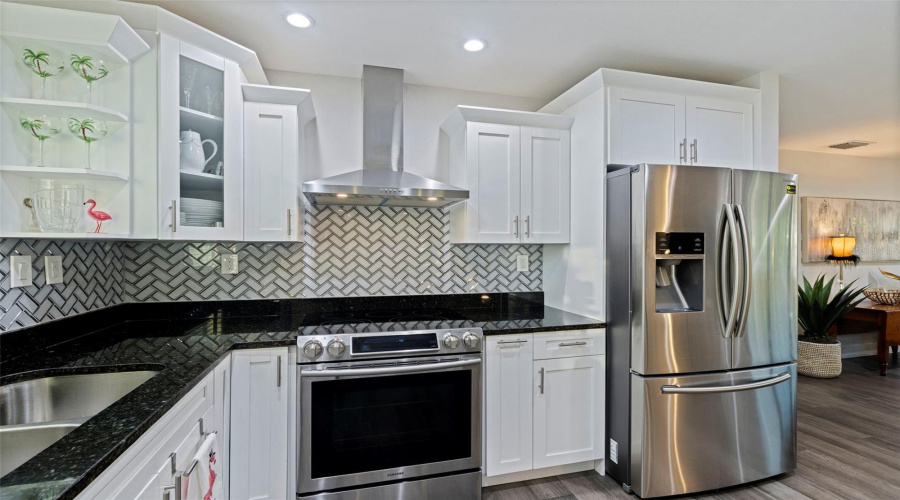 Lots Of Counter Space &Amp; Stainless Hood