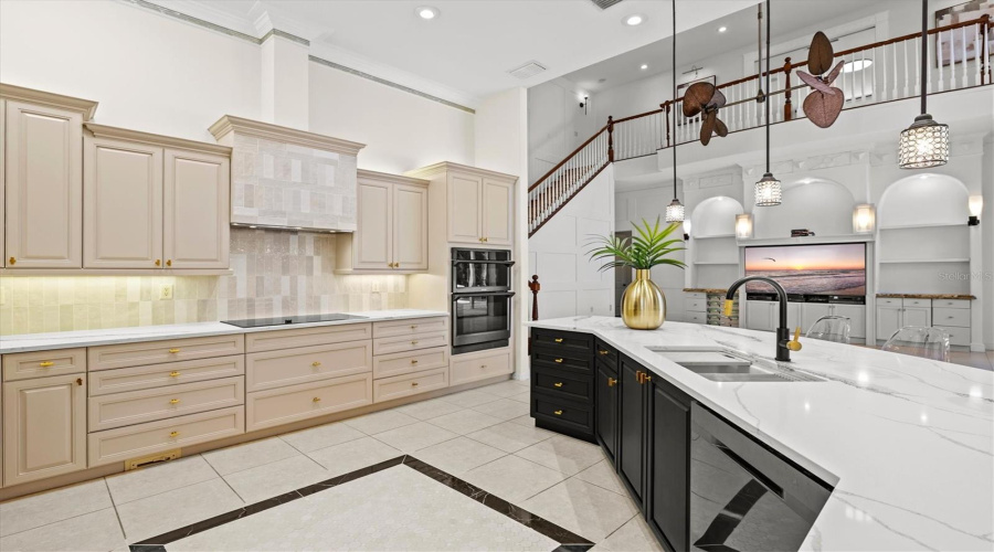 Bradenton, Florida 34212, 5 Bedroom Bedrooms, ,4 Bathroombathrooms,Residential,For Sale,18Th,0,Mfra4673572