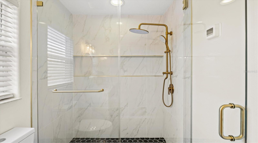 Bradenton, Florida 34212, 5 Bedroom Bedrooms, ,4 Bathroombathrooms,Residential,For Sale,18Th,0,Mfra4673572