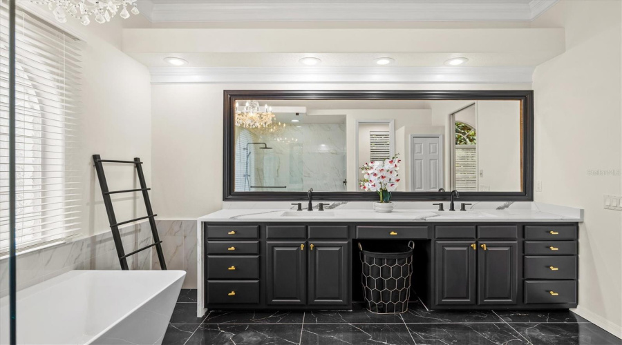 Bradenton, Florida 34212, 5 Bedroom Bedrooms, ,4 Bathroombathrooms,Residential,For Sale,18Th,0,Mfra4673572