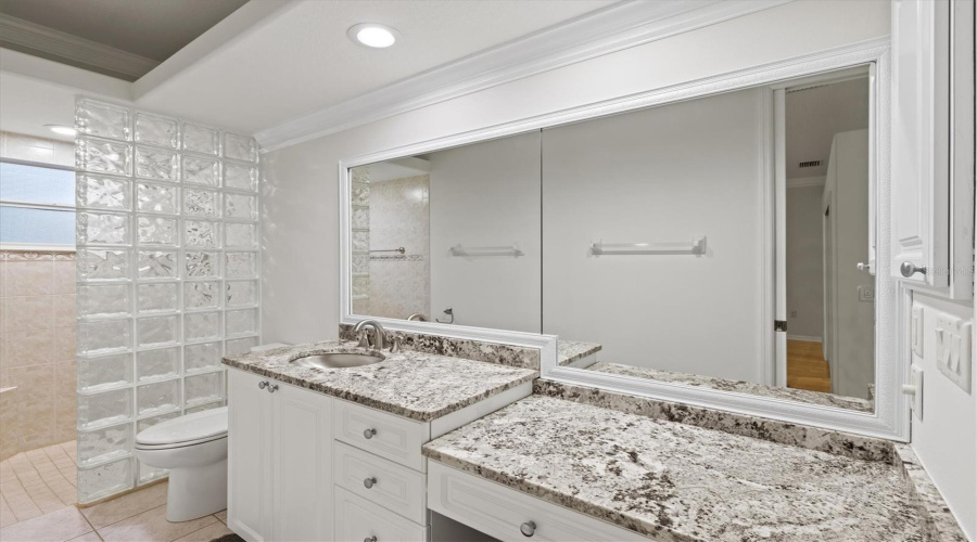 Bradenton, Florida 34212, 5 Bedroom Bedrooms, ,4 Bathroombathrooms,Residential,For Sale,18Th,0,Mfra4673572