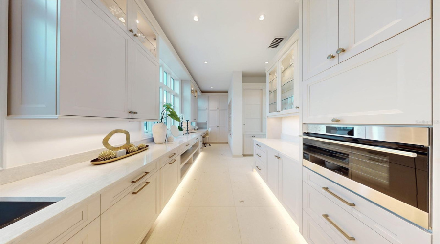 Sarasota, Florida 34242, 5 Bedroom Bedrooms, ,5 Bathroombathrooms,Residential,For Sale,Point Of Rocks,0,Mfra4673754