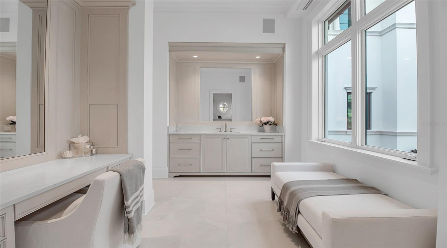 Sarasota, Florida 34242, 5 Bedroom Bedrooms, ,5 Bathroombathrooms,Residential,For Sale,Point Of Rocks,0,Mfra4673754