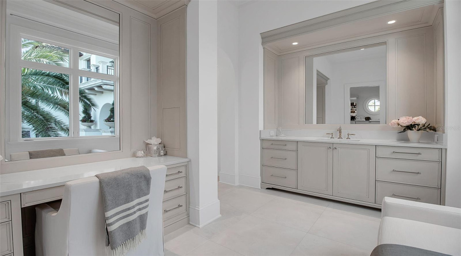 Sarasota, Florida 34242, 5 Bedroom Bedrooms, ,5 Bathroombathrooms,Residential,For Sale,Point Of Rocks,0,Mfra4673754