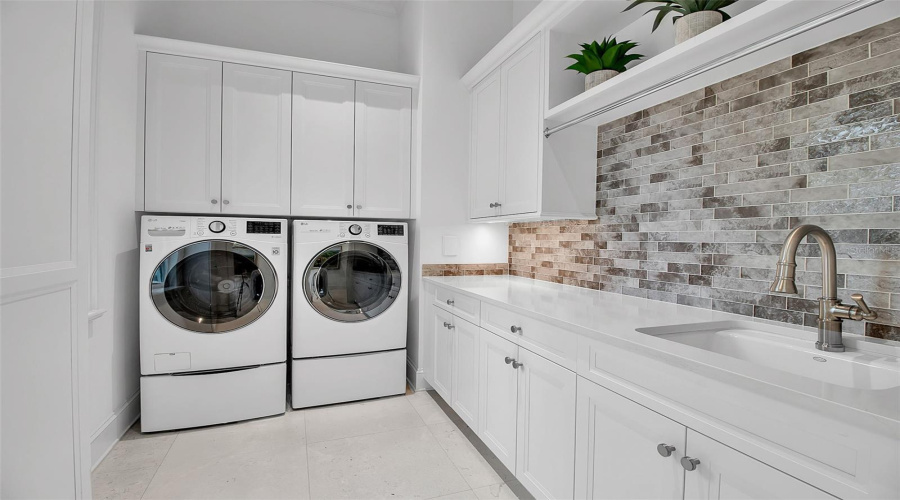 Sarasota, Florida 34242, 5 Bedroom Bedrooms, ,5 Bathroombathrooms,Residential,For Sale,Point Of Rocks,0,Mfra4673754