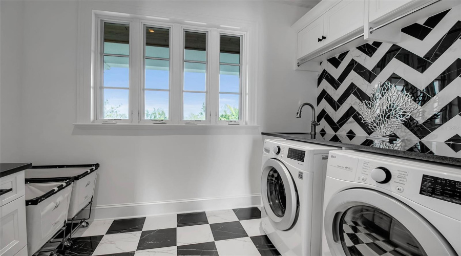 Sarasota, Florida 34242, 5 Bedroom Bedrooms, ,5 Bathroombathrooms,Residential,For Sale,Point Of Rocks,0,Mfra4673754