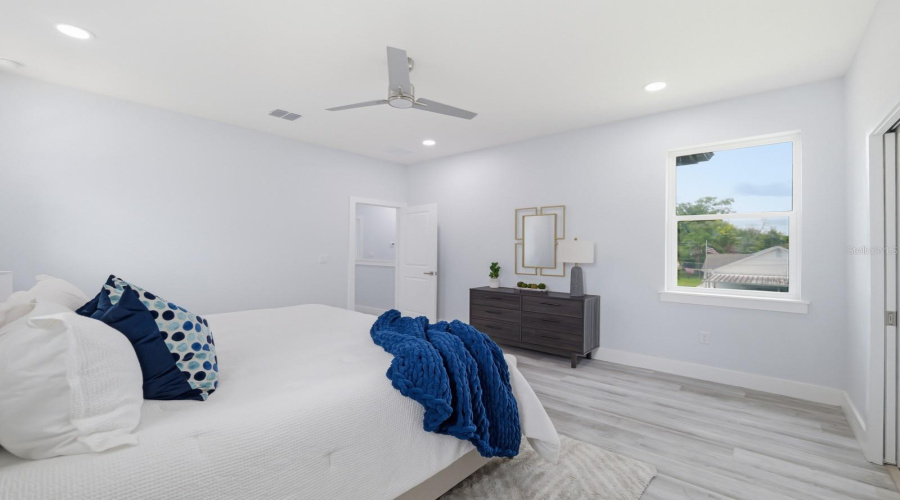 Tampa, Florida 33604, 4 Bedroom Bedrooms, ,3 Bathroombathrooms,Residential,For Sale,Dakota,0,Mfrtb8525332