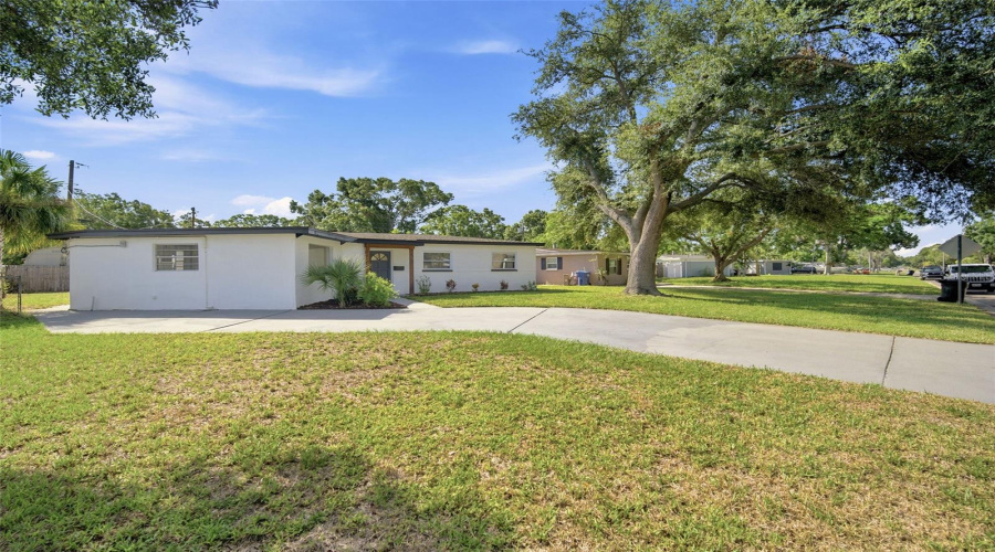 St Petersburg, Florida 33702, 4 Bedroom Bedrooms, ,3 Bathroombathrooms,Residential,For Sale,20Th,0,Mfrtb8517484