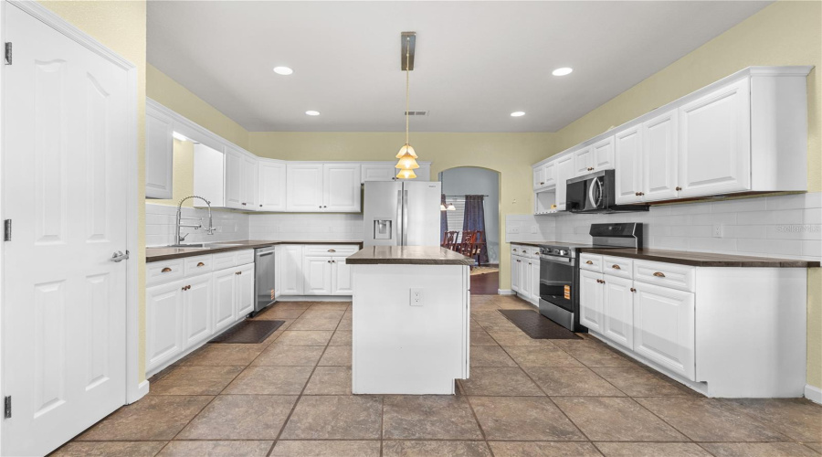 Cross City, Florida 32628, 6 Bedroom Bedrooms, ,4 Bathroombathrooms,Residential,For Sale,300Th,0,Mfrw7888812
